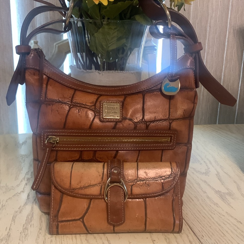 Vintage Dennison croc Dooney & Bourke shoulder bag and matching wallet